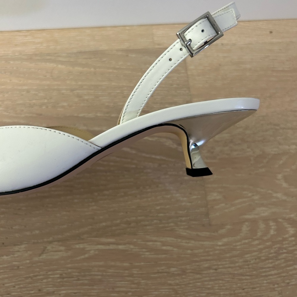 MICHAEL Michael Kors White Pointed Slingback Heels - Picture 4 of 4
